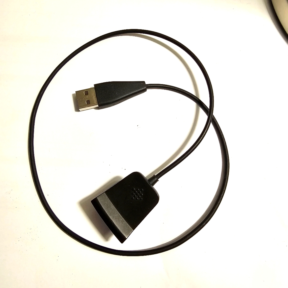 FITBIT charging cable - USB , 20" cable, black